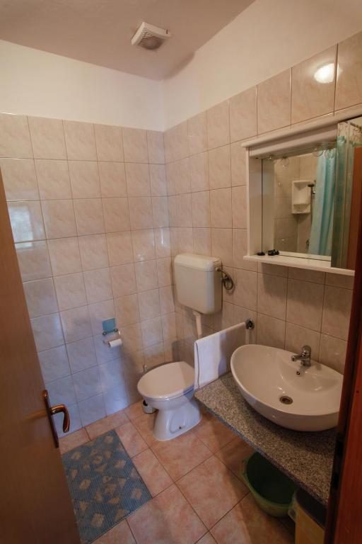 Apartman 1 – kupaonica